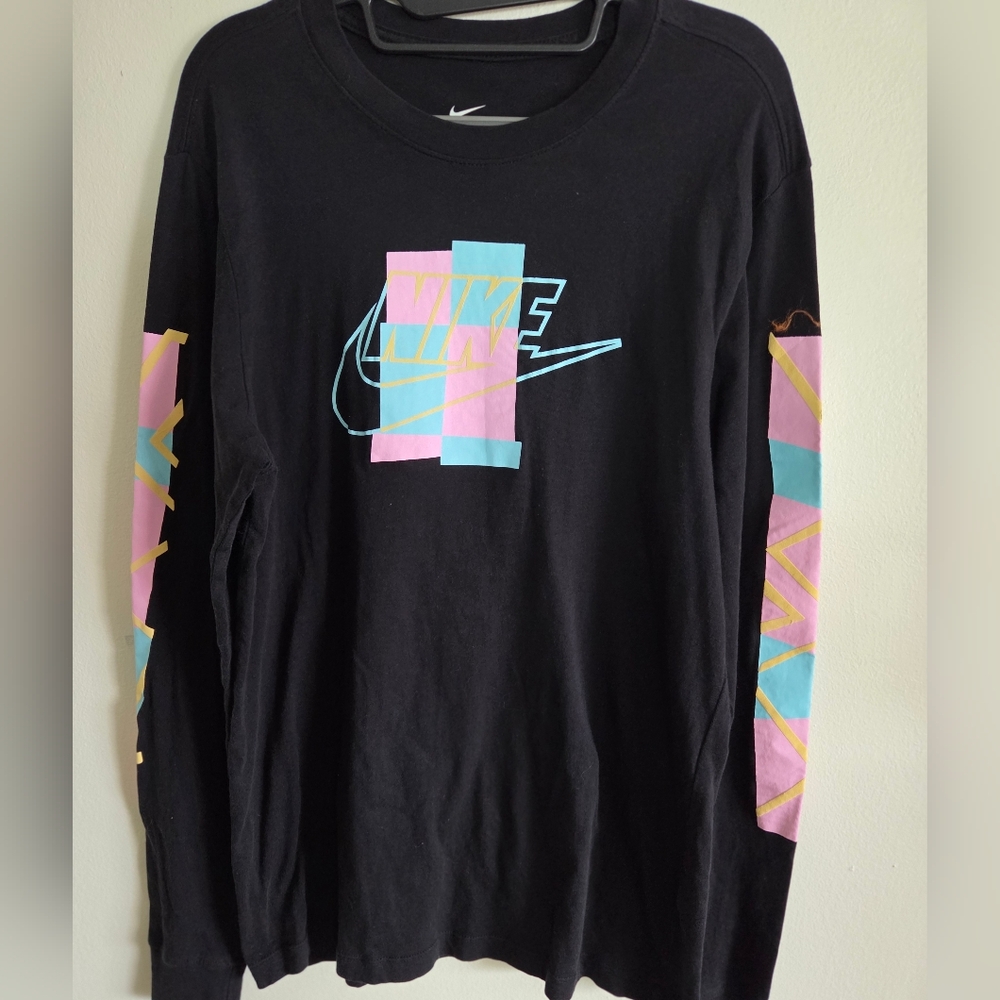 Nike Sportswear Mens Futura Shapes Graphic T-Shirt Size Medium - Picture 2 of 8